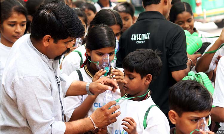 New Delhi: Students participate in CLAIM - Clean Air India Movement, to spread awareness regarding mounting air pollution  and measures to check it in New Delhi on June 4, 2015. (Photo: IANS)
